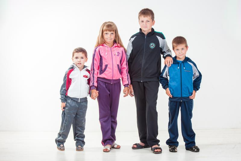 По каким критериям выбирать детскую спортивную одежду, красивые модели